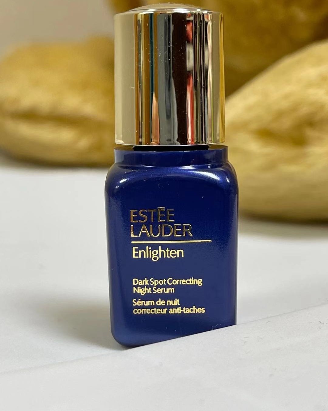 我给打家排个雷，这款雅诗兰黛的夜间精华，国内好像还没有！  