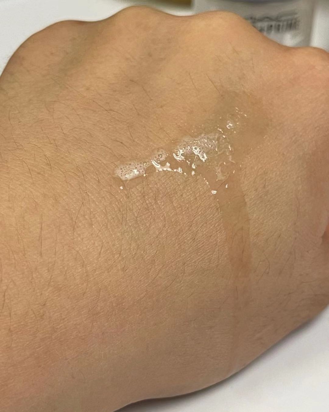 这款小样是赠品噢！方便携带😃  夏天最惹人心烦的就是脱妆啦
