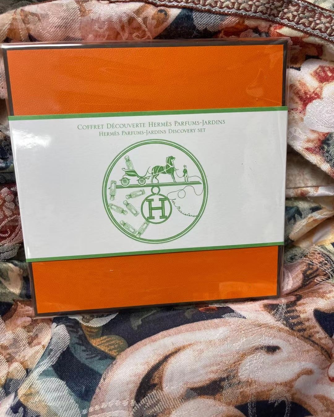 这套爱马仕花园套装集合四款淡香水，15ml旅行装，携带方便。