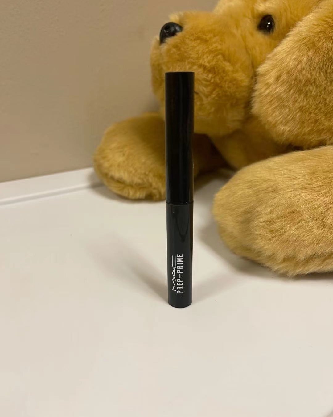 建议你们绝对不要买mac的唇部打底，因为买完你会发现它真的真