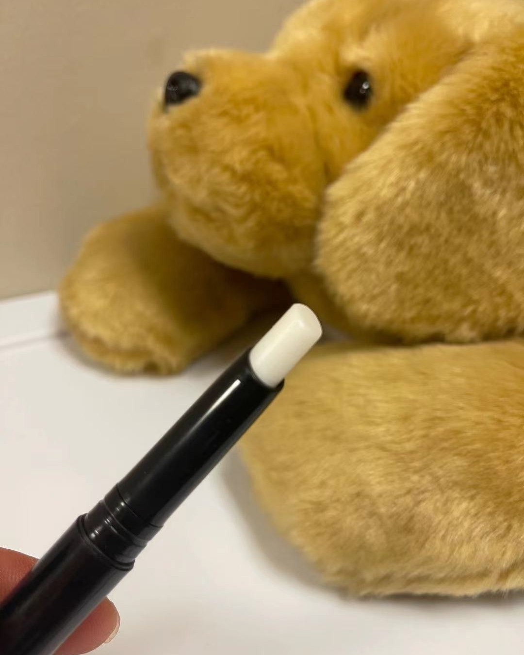 建议你们绝对不要买mac的唇部打底，因为买完你会发现它真的真