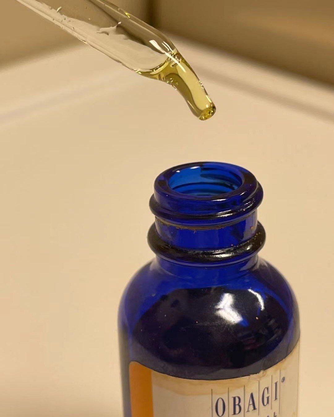 Obagi是美国学背景的功效性护肤品牌，连续十年学美容用品销