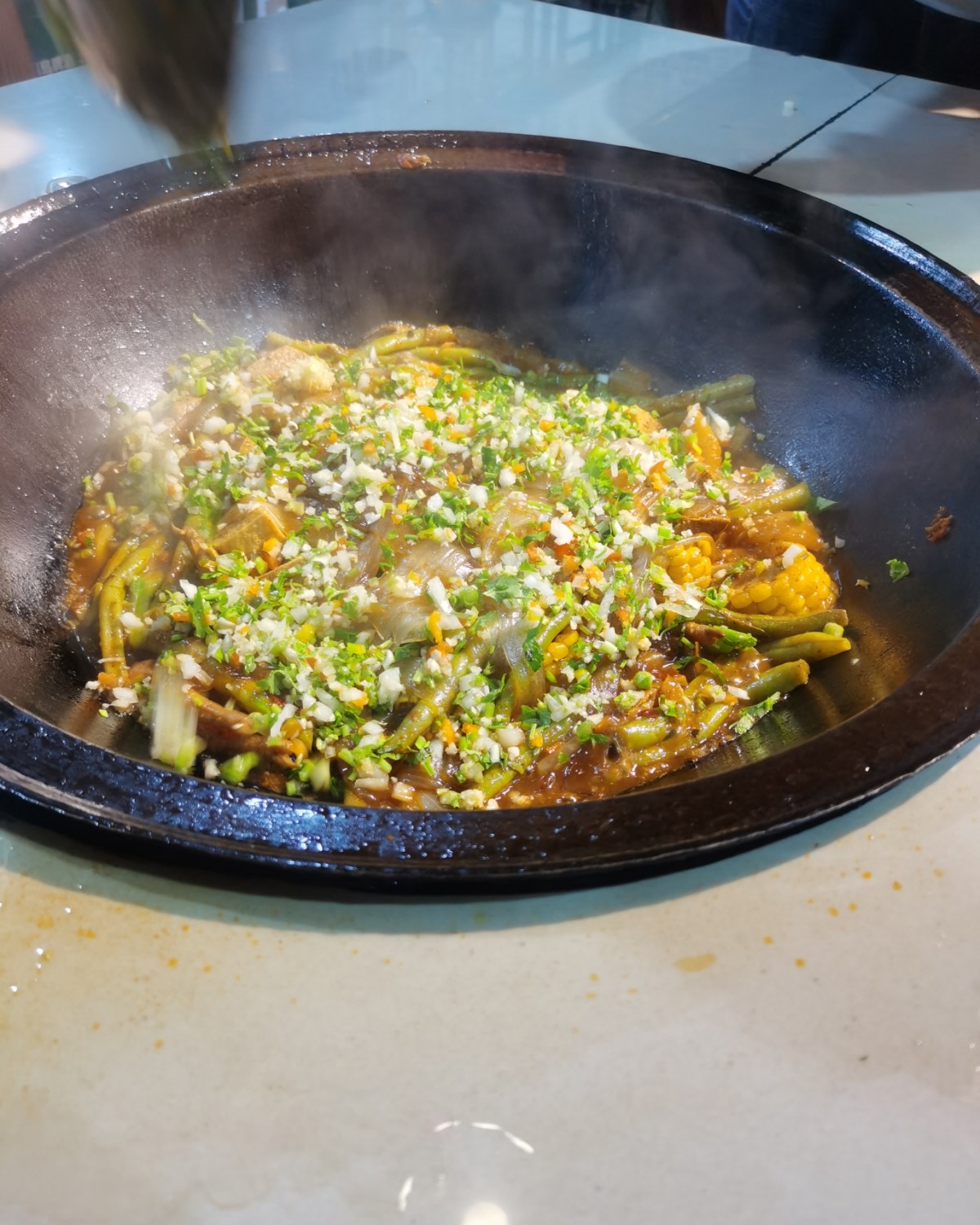 今天出来吃饭了，回家再做点运动吧  惦记了好些天的烧烤没吃上