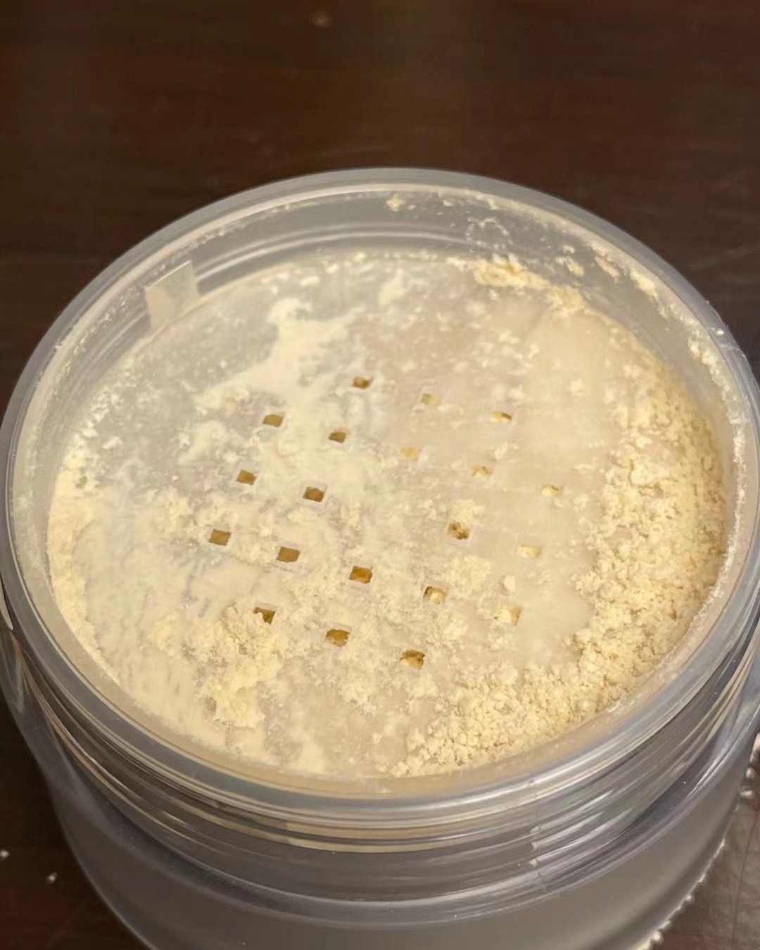 larura mercier罗拉散粉  唯 一回购的散粉，大
