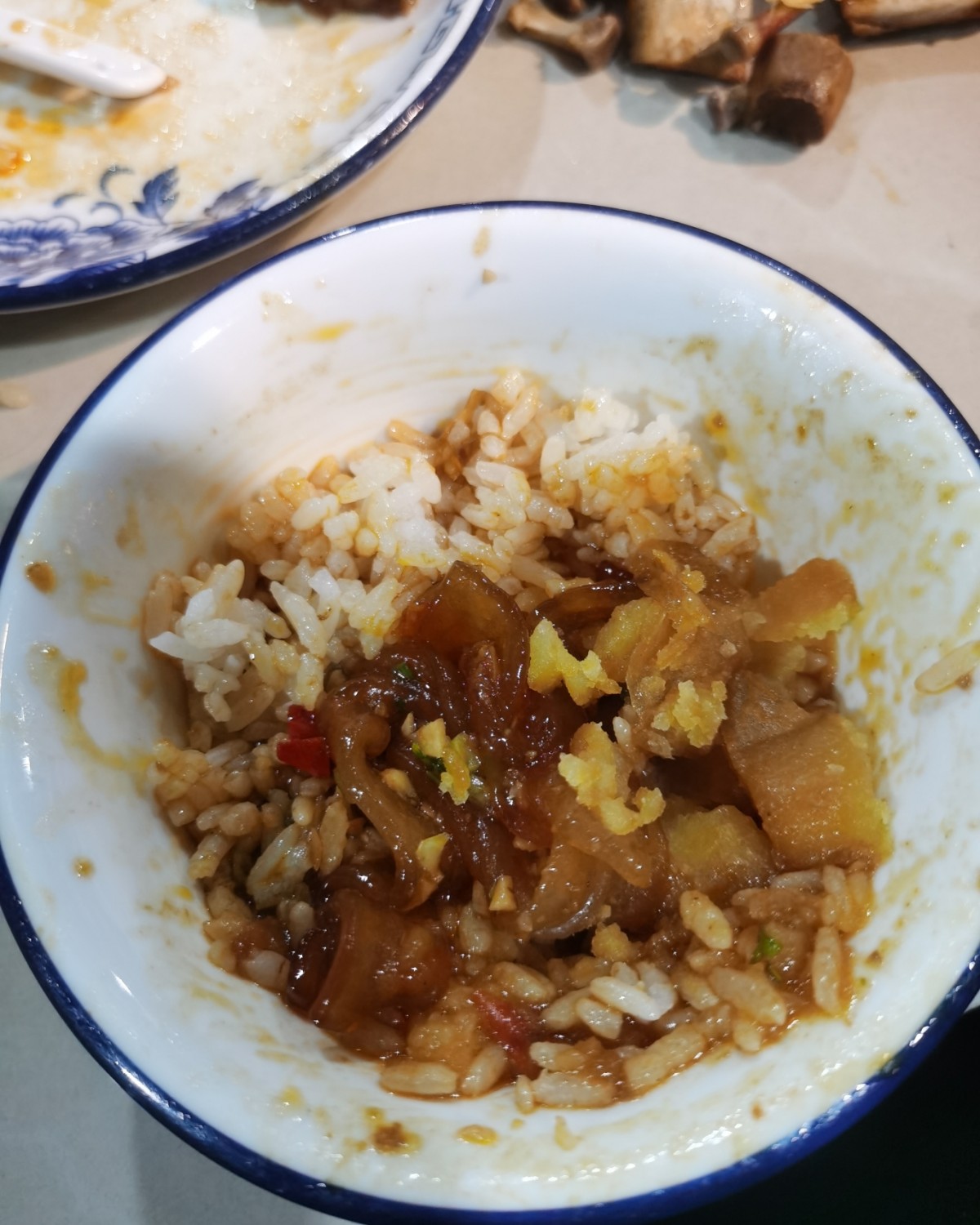 今天出来吃饭了，回家再做点运动吧  惦记了好些天的烧烤没吃上