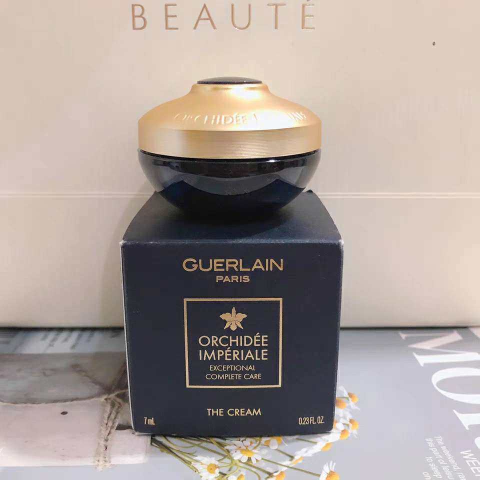 娇兰，Guerlain是法国高端美妆品牌，它家护肤品大部分颜