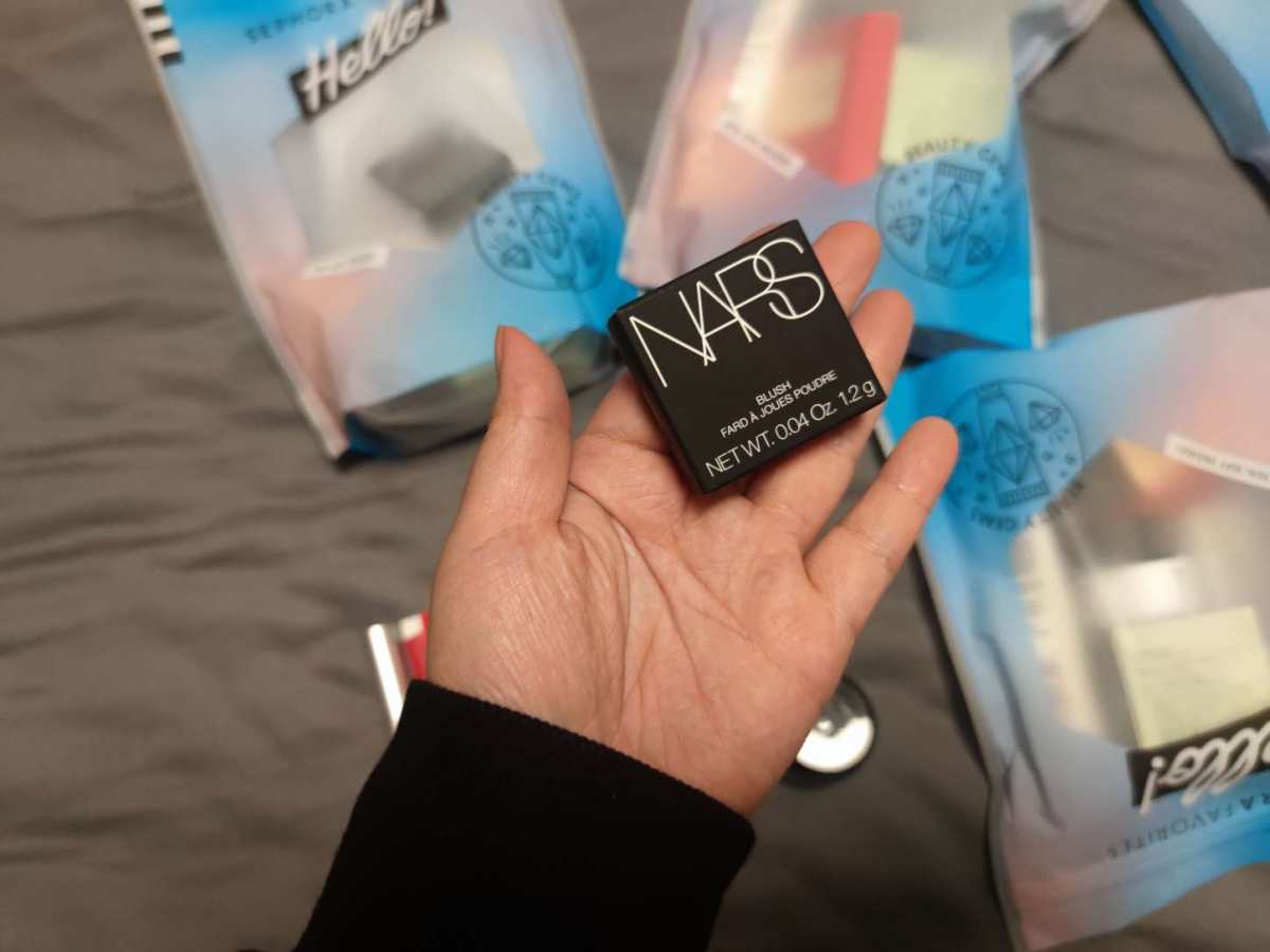 nars官网出这个活动我就下单了，感觉还可以的套装就下了。 