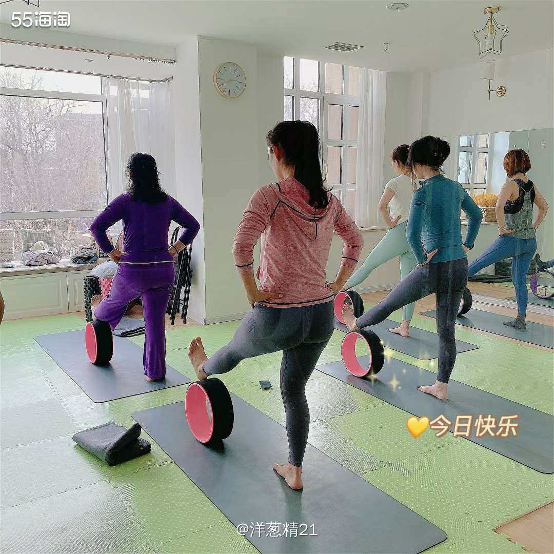 初学瑜伽的朋友,如果想更的练习,或者增加练习的平衡稳定,那么