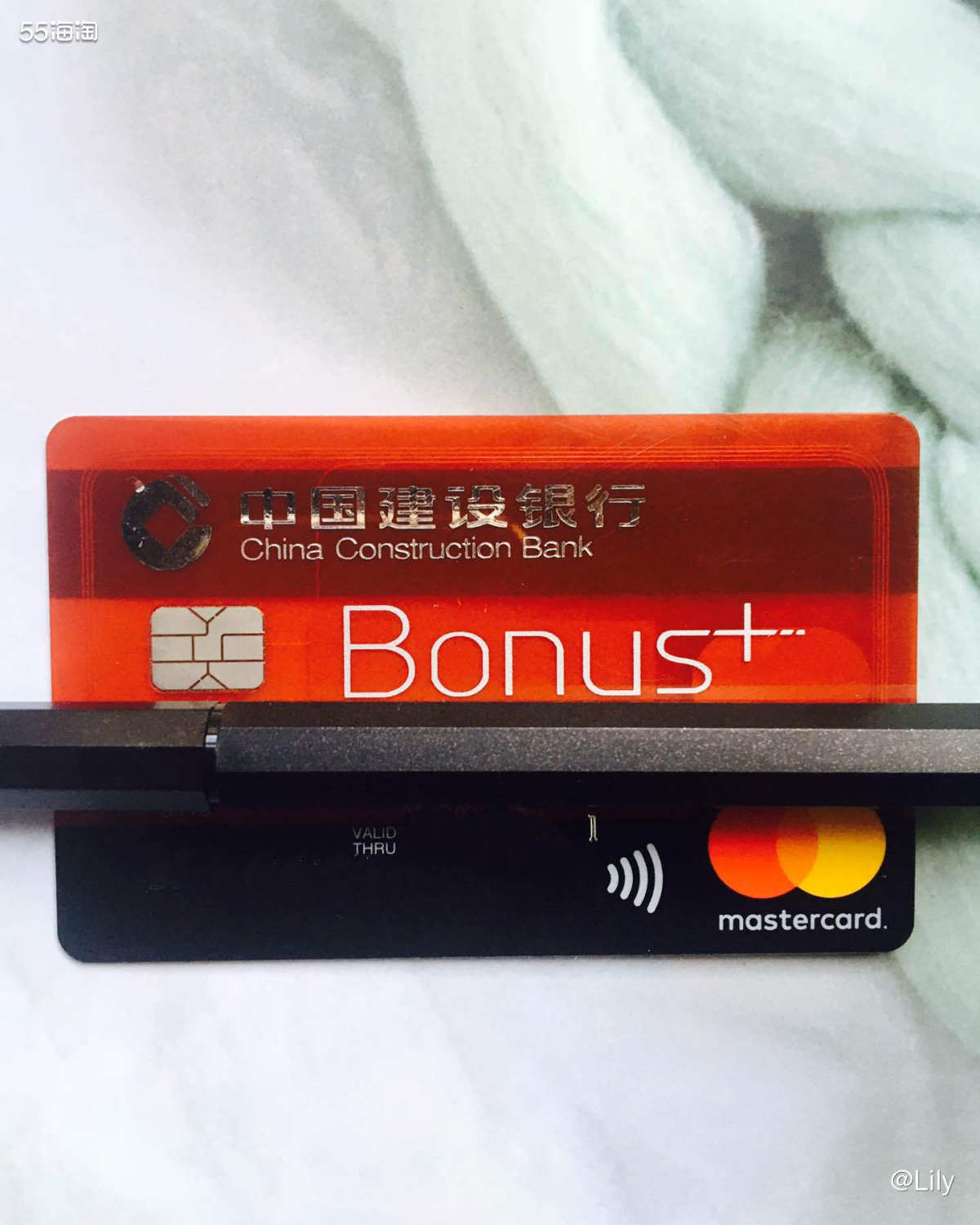 这张卡是万事达单标卡，特色是境外消费笔笔返现。   特点： 