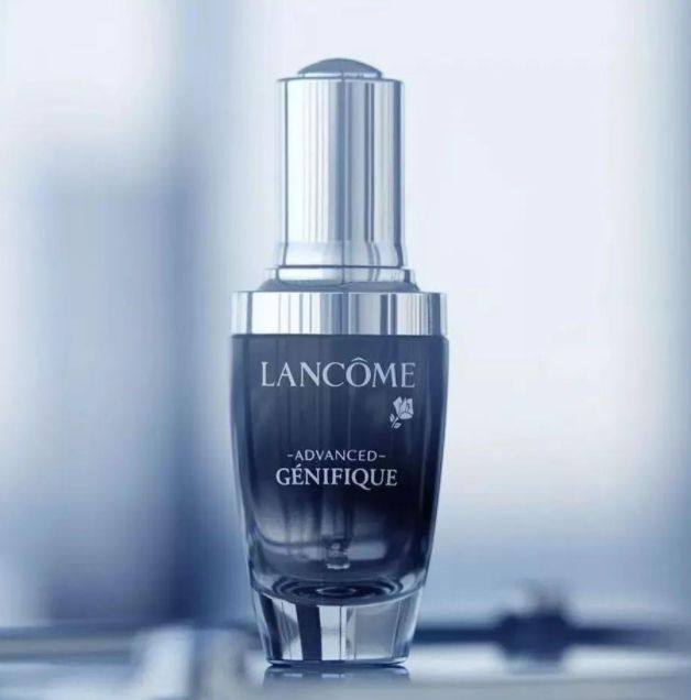 LANCOME兰蔻是来法国著名的护肤品品牌，小黑瓶为热门产品