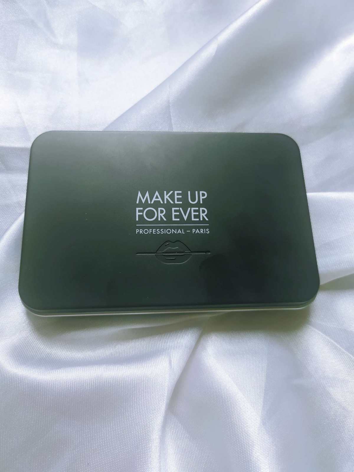 MAKE UP FOR EVER中文为玫珂菲 。Dany S