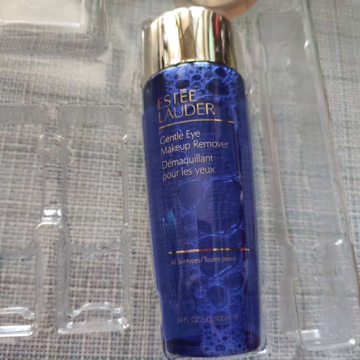 1.mac 粉底液 色号：nc12，批号：A60，2020年