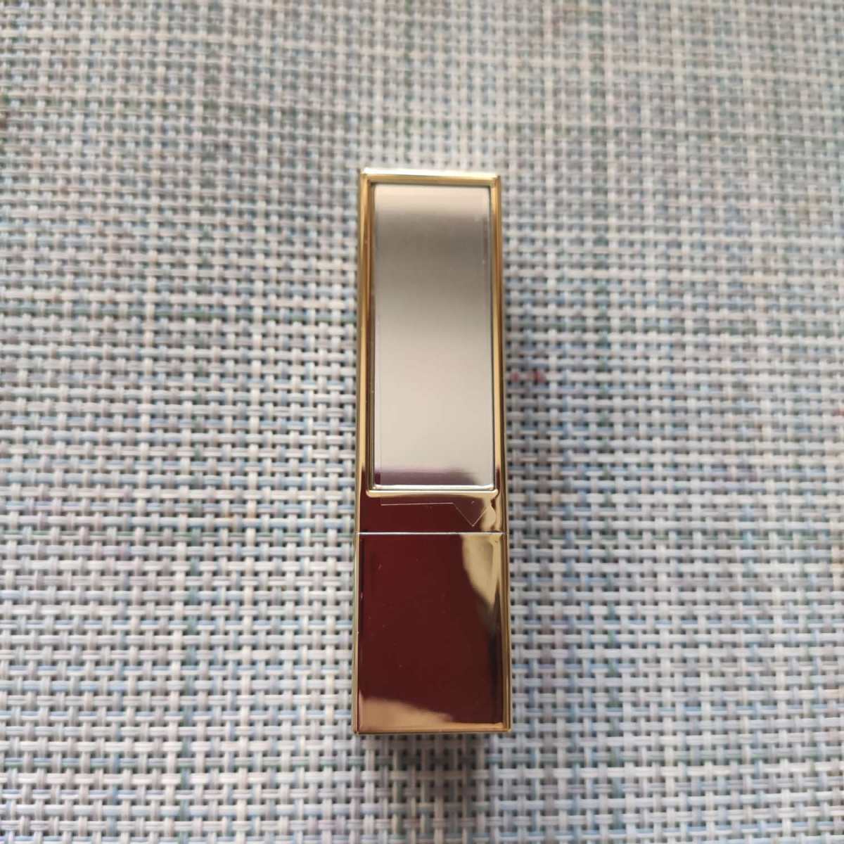 1.mac 粉底液 色号：nc12，批号：A60，2020年