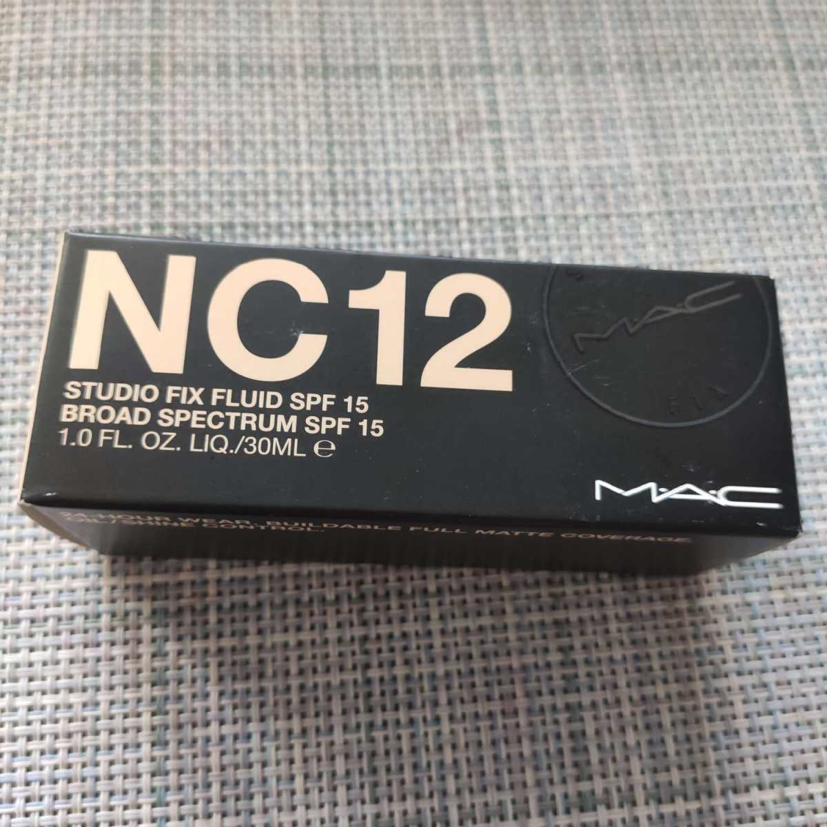 1.mac 粉底液 色号：nc12，批号：A60，2020年