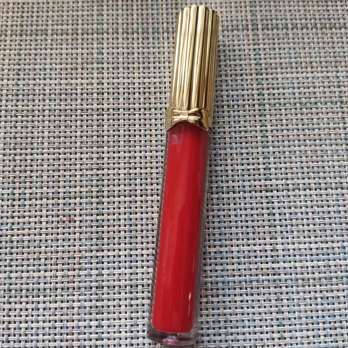 1.mac 粉底液 色号：nc12，批号：A60，2020年