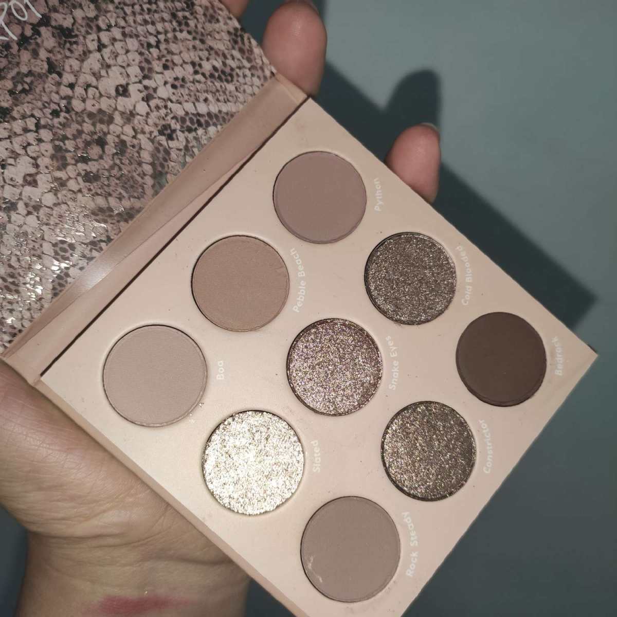 1.mac 粉底液 色号：nc12，批号：A60，2020年