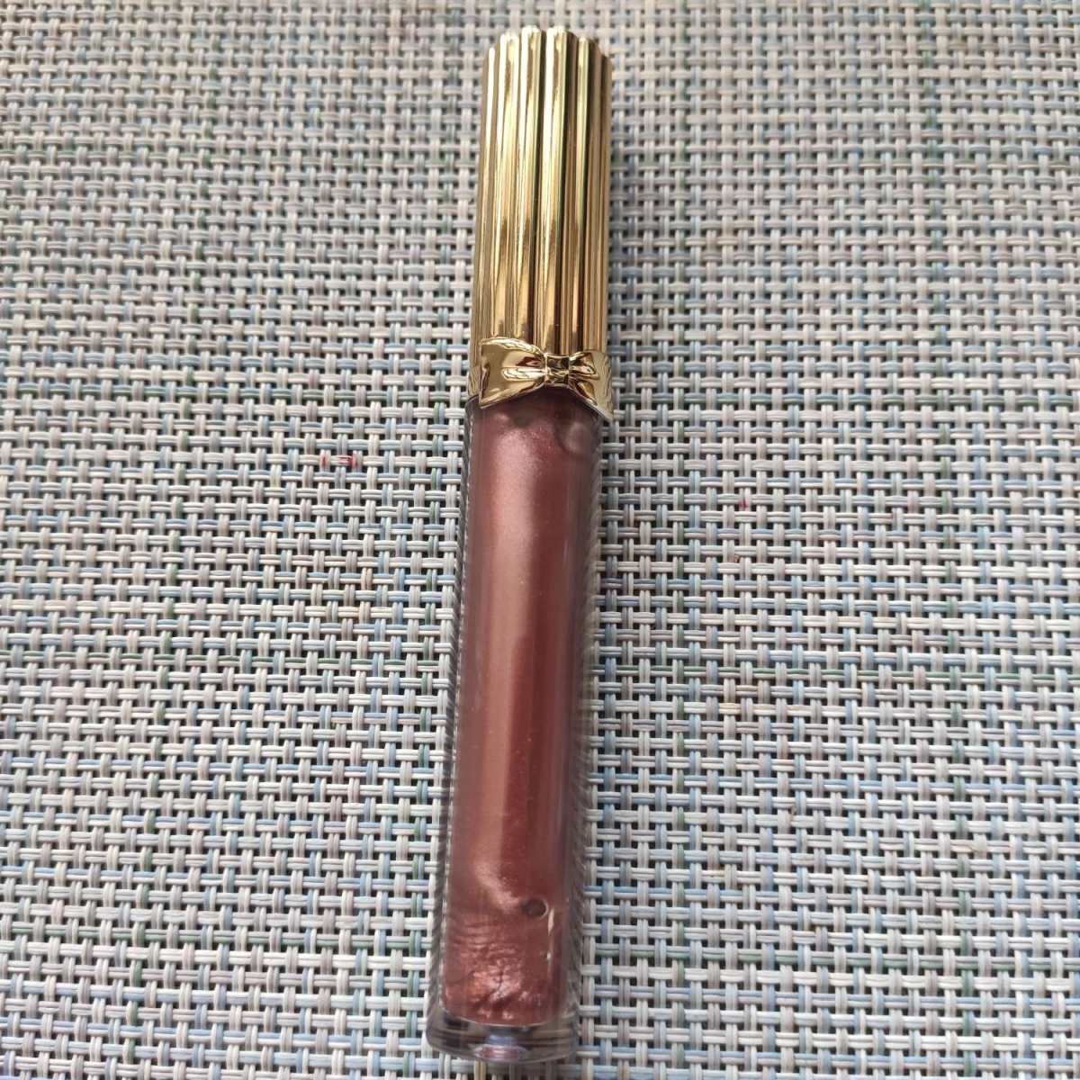 1.mac 粉底液 色号：nc12，批号：A60，2020年