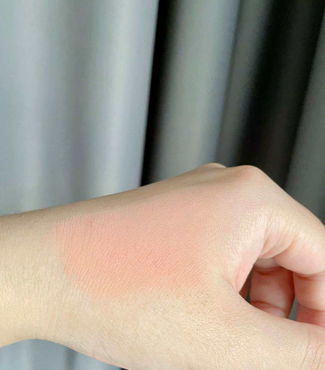 这块腮红Melab真的太元气啦  Mebla整块如图是哑光质