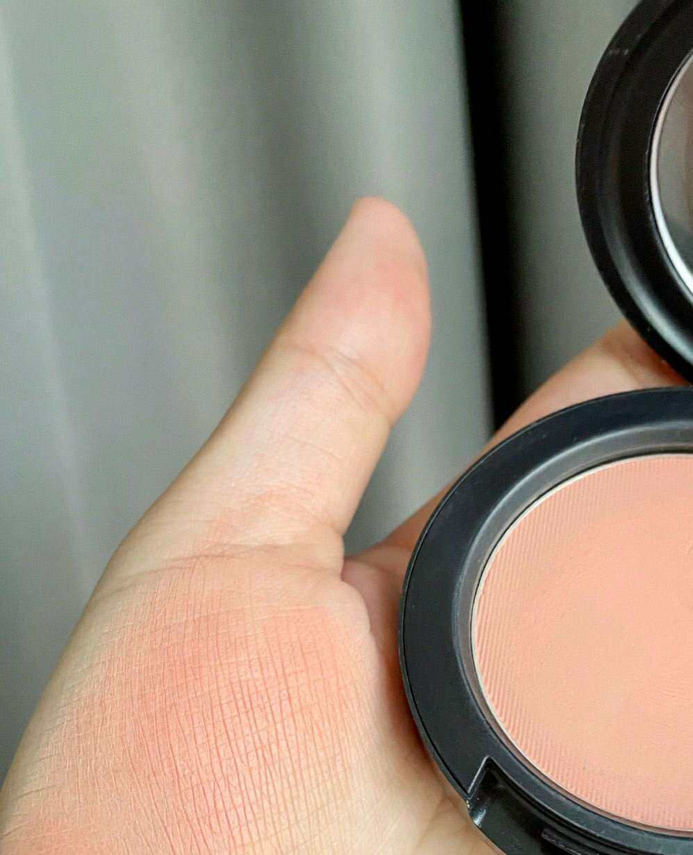 这块腮红Melab真的太元气啦  Mebla整块如图是哑光质