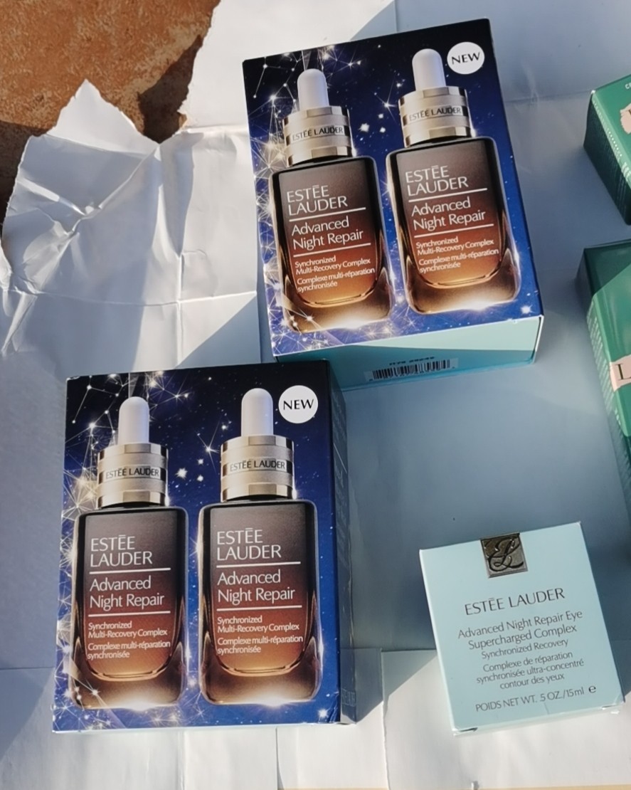 ✅雅诗兰黛、腊梅、倩碧都是一家的，所以他们的客服其实是客串的