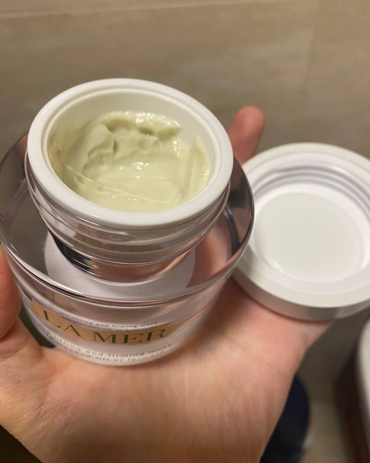 最近换季，皮肤变得特别干燥和黑五买的套装里偶然了解到Lame