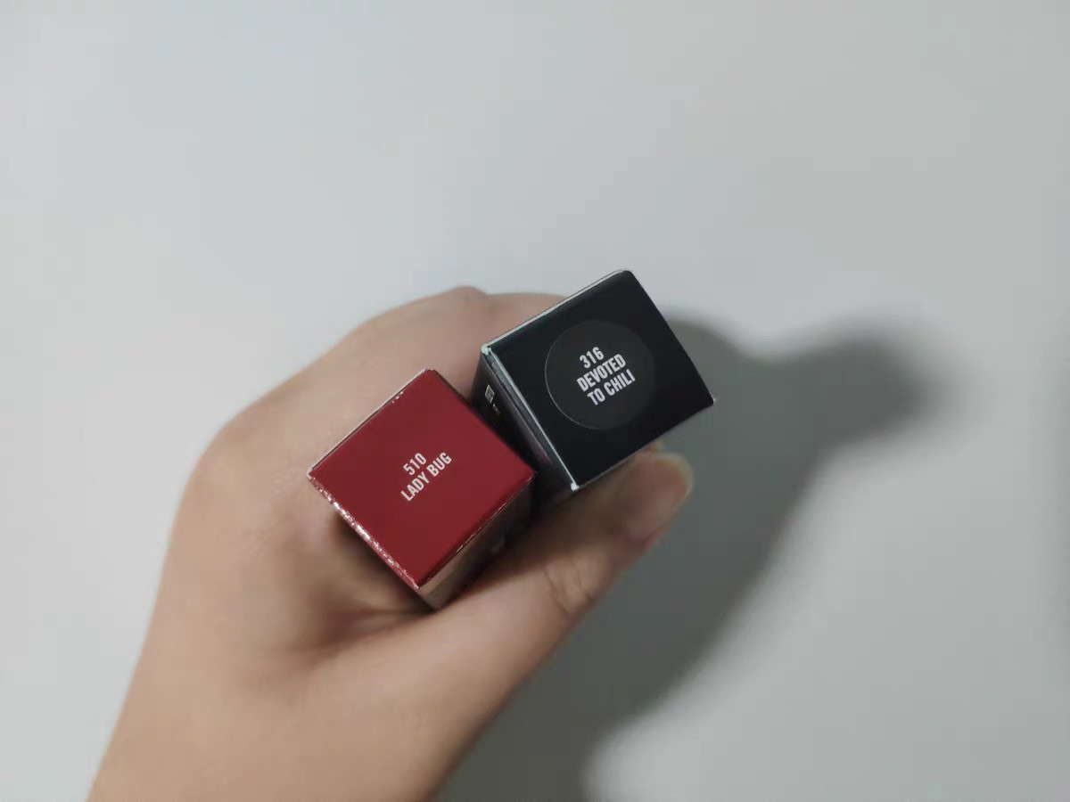 上次发了925的柔雾唇釉 这次中环转运5支口红一块高光2月1