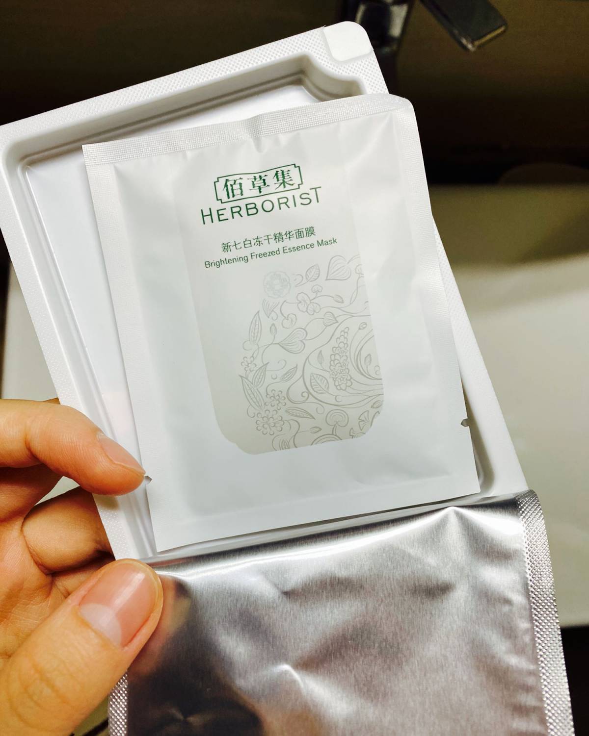 姐妹们，我宣布我找到了一款目前国货排前三的面膜！而且面膜纸是