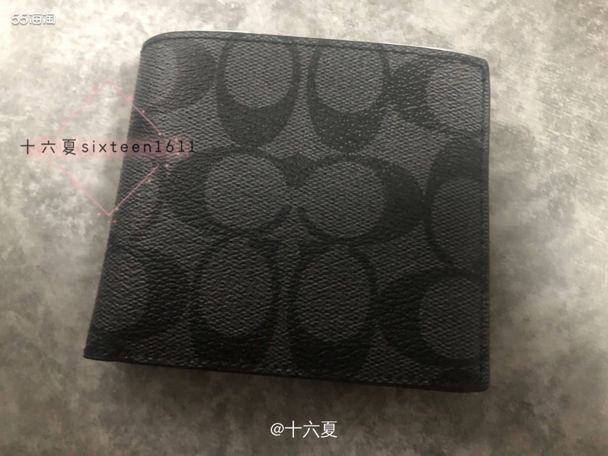 💰非常经典的老花短款钱包，就很Coach家的款式～黑色也比