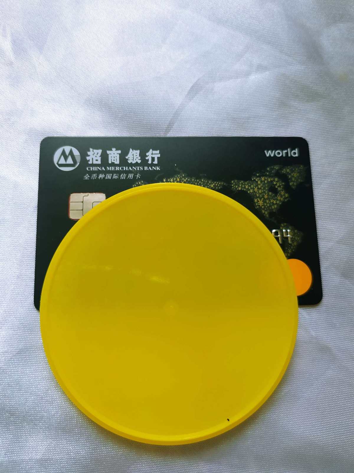 Lululemon露露柠檬是专门做运动服装的品牌，以瑜伽衣服