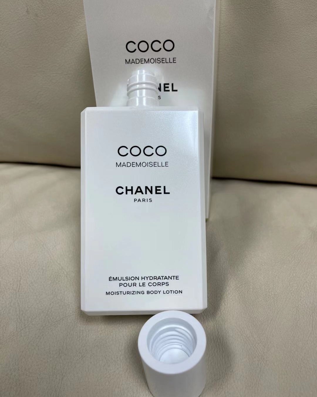 今天来分享一下香奈儿家的这个coco身体乳，首先这个身体乳的