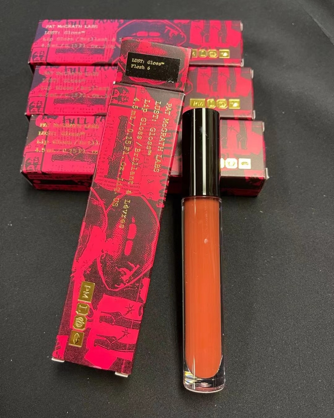 视频里面看特别好看，温柔的奶茶色。  pat这个牌子不知道算
