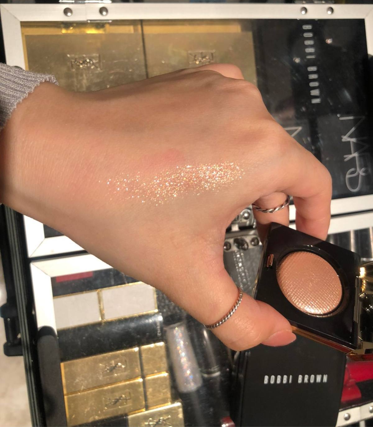 彩妆界起家的Bobbi brown几款必入的明星单品  1.