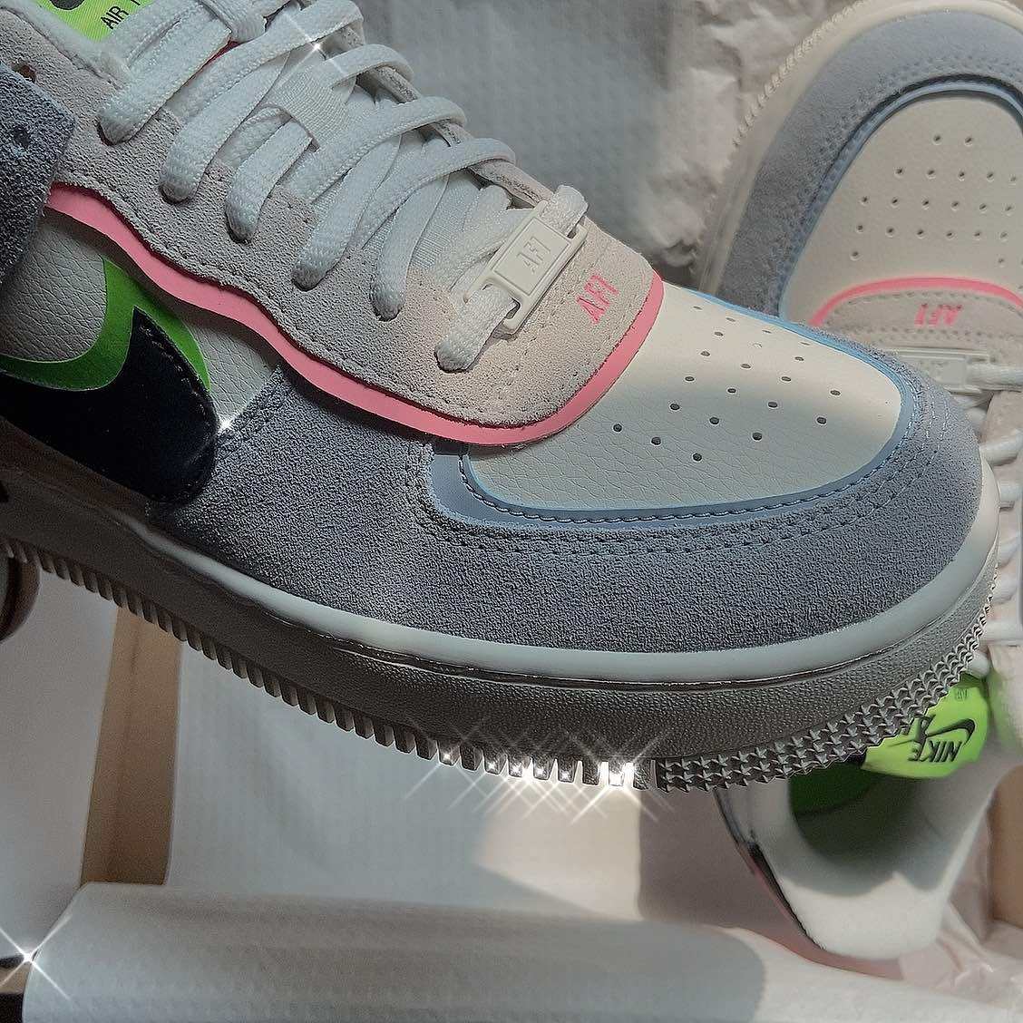 Nike空军一号马卡龙配色 不是很火的配色，但是开箱感觉还蛮
