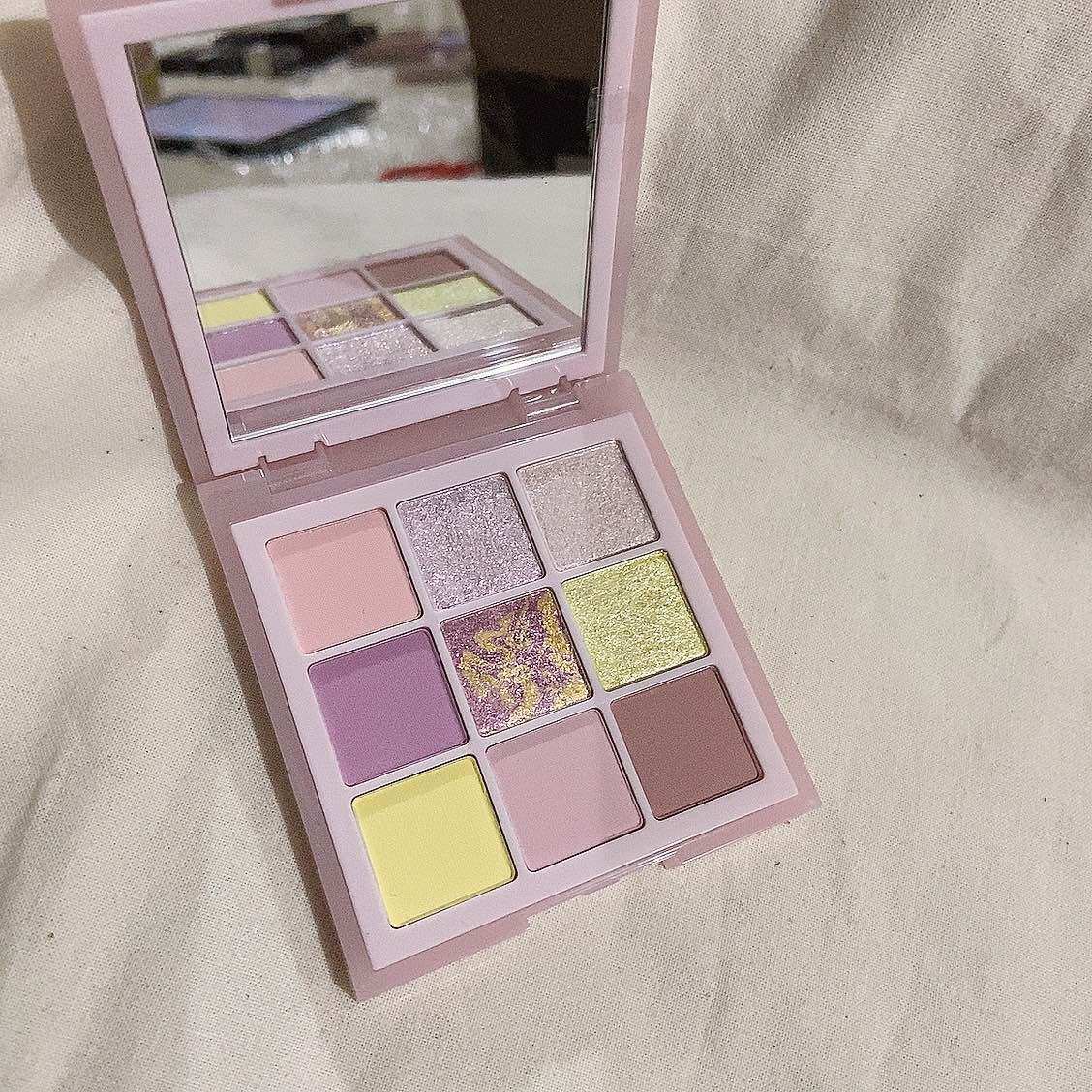 夏天到啦，准备给大家开箱几个Huda beauty的九色眼影