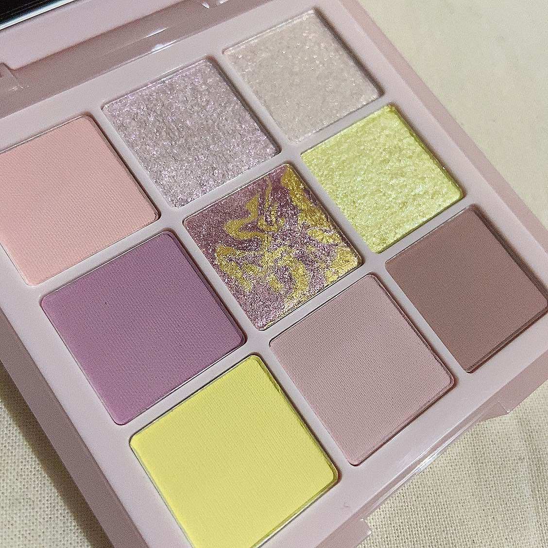 夏天到啦，准备给大家开箱几个Huda beauty的九色眼影