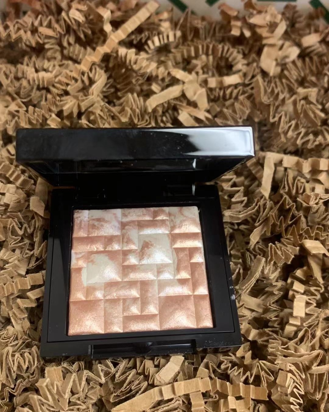 买了好久才买到!不管我有多少块高光我都要买它  超级适合白皮