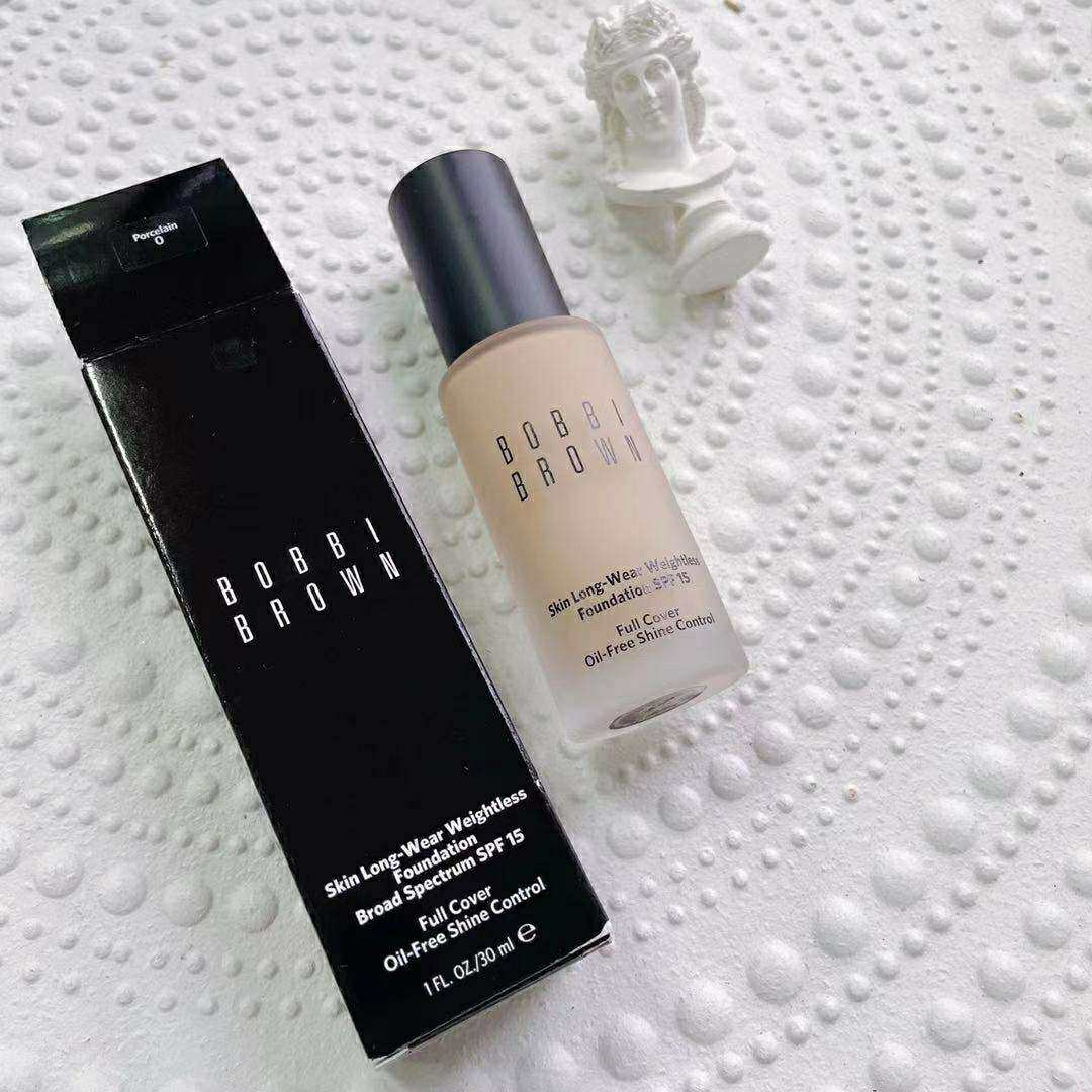 BB家的底妆很丰富，它家我觉得最值得**的底妆就是清透持妆粉