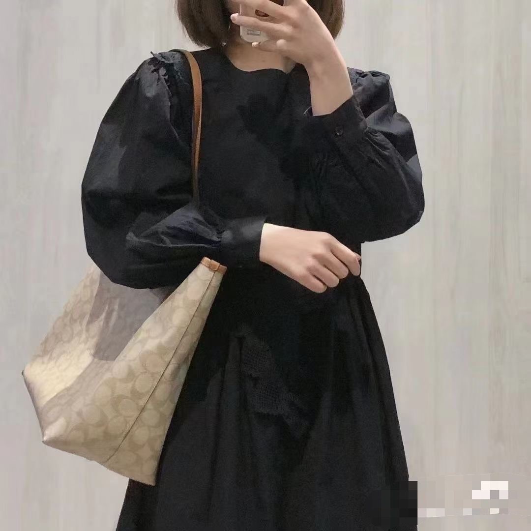 ✨爆款Coach奶茶色托特包好不容易抢到了几个，这款包包超温
