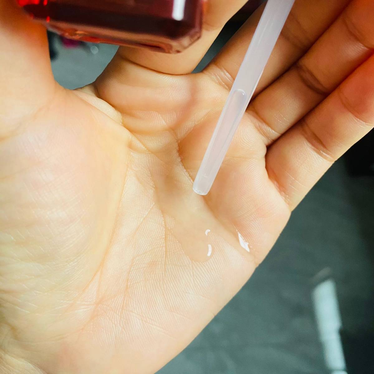 欧莱雅旗下的青春密码酵素精华肌底液，简称为“欧莱雅小黑瓶”，