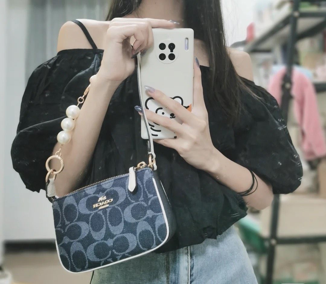 ✨Coach nolita15蓝色老花麻将包终于补货了，好不