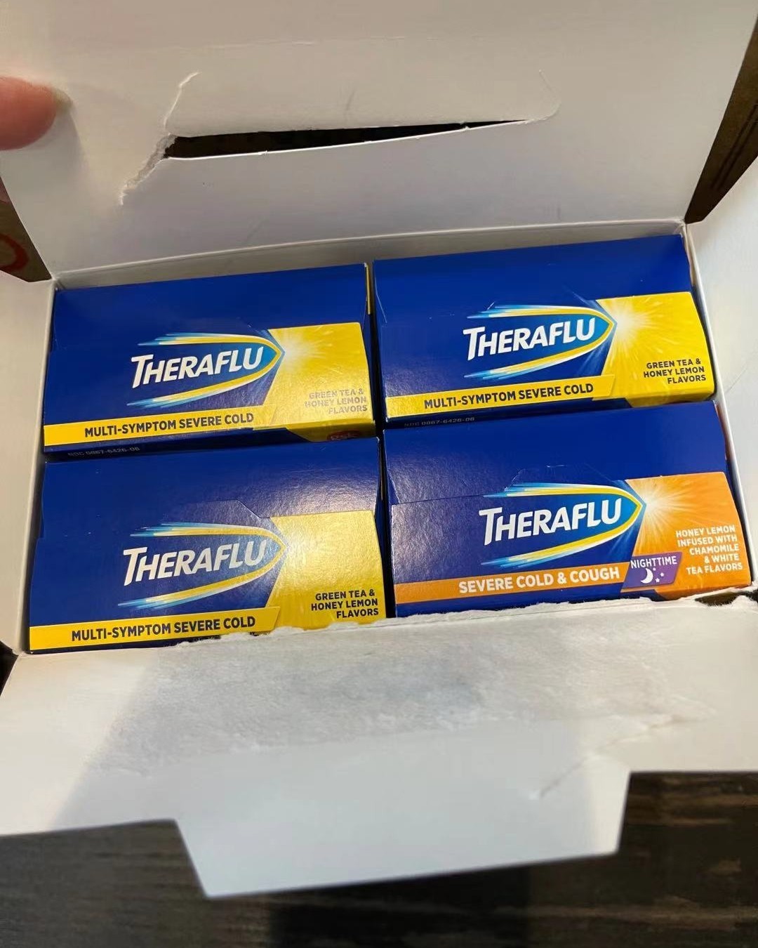 Theraflu感冒冲剂，这是亲戚在美国用快递寄过来的😜 