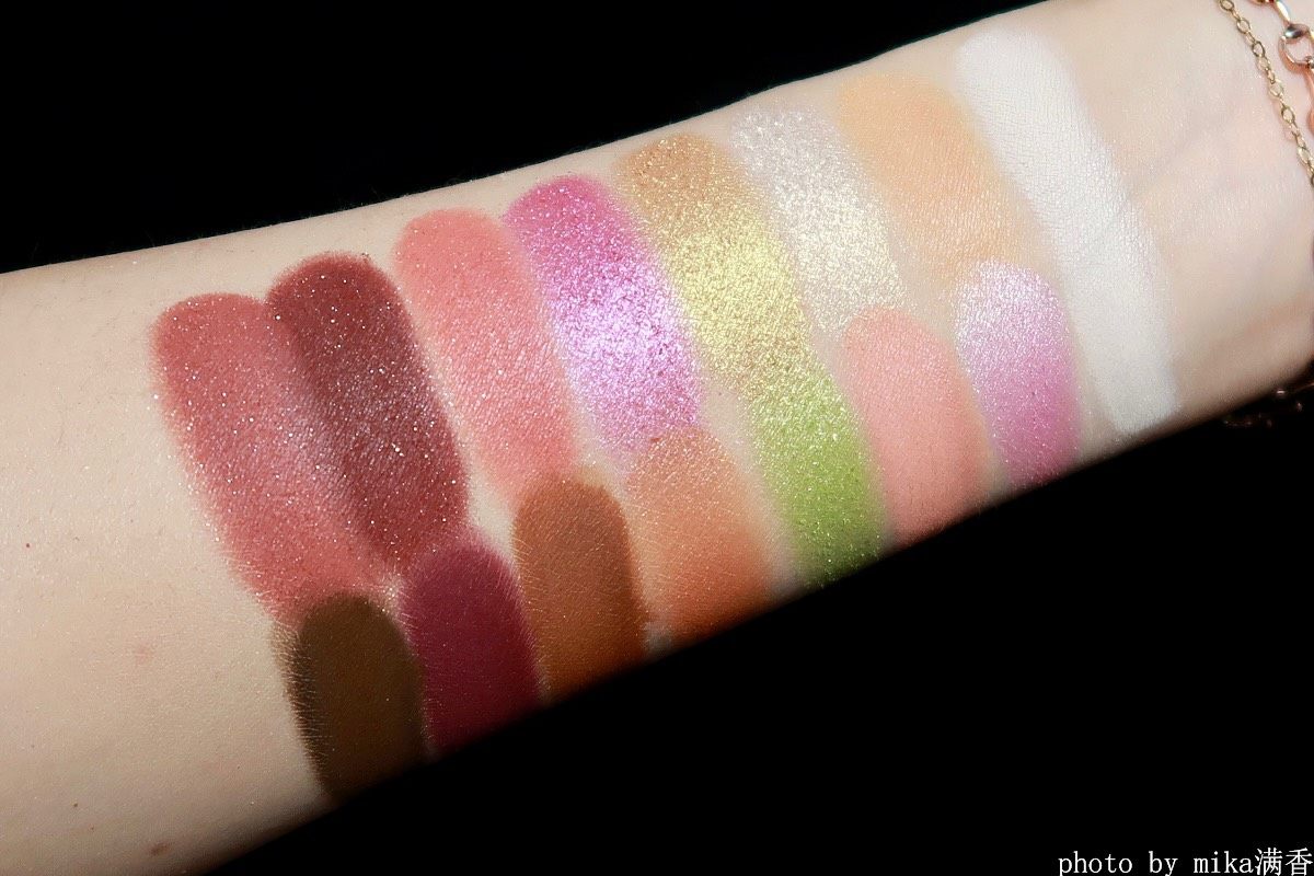 我太喜欢这盘多肉了，既有日常的大地棕色，又有我最爱的紫色，还