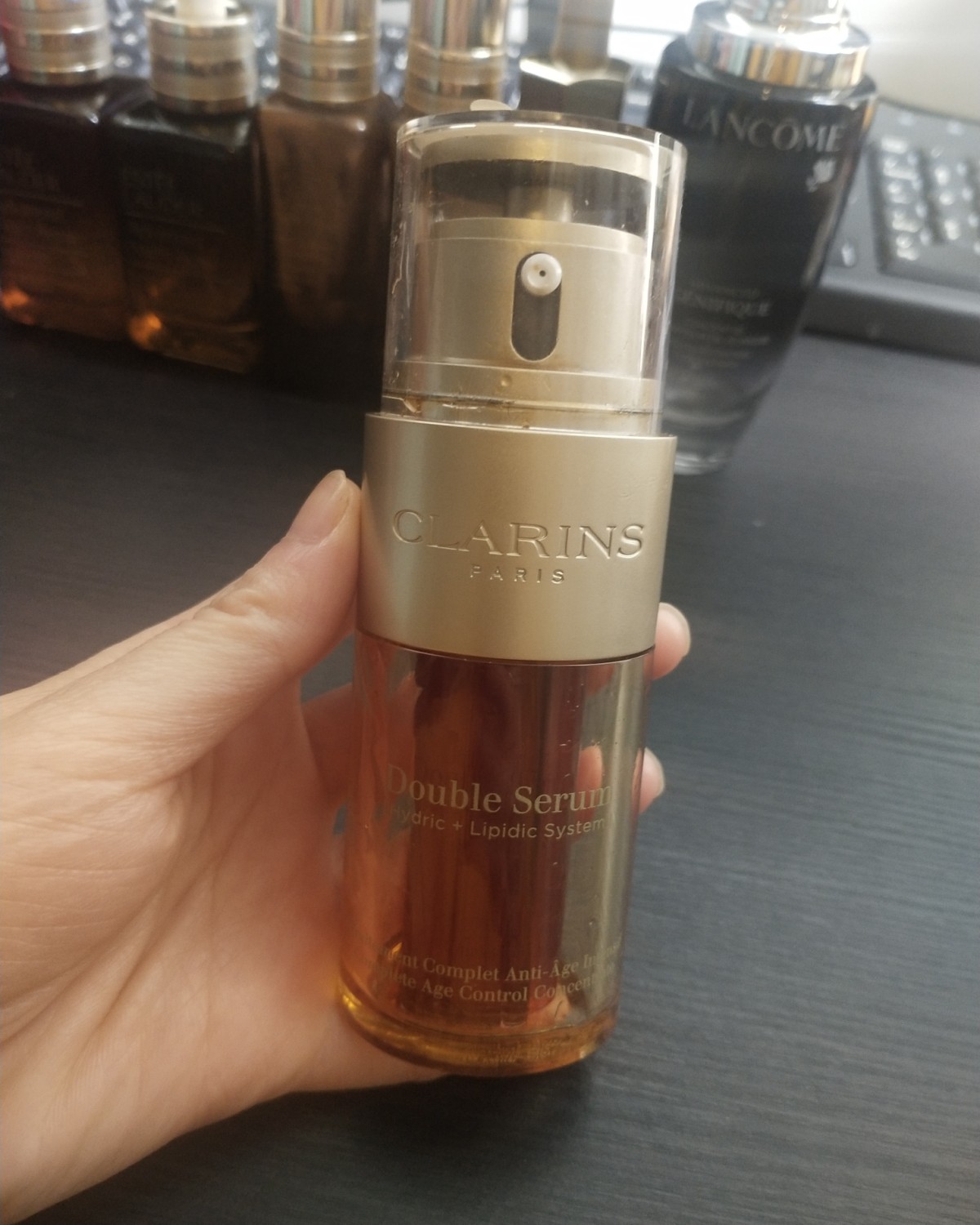 伊丽莎白雅顿的橘烧精华 我这个是老版的。新版的包装已升级，而