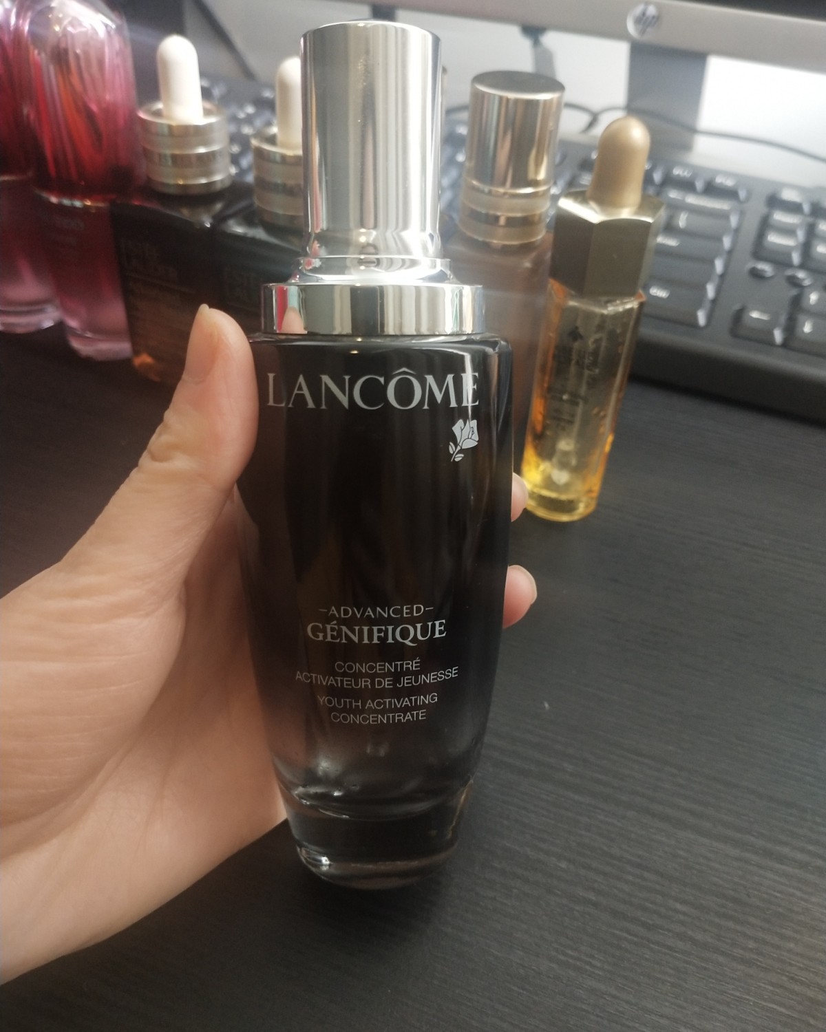 伊丽莎白雅顿的橘烧精华 我这个是老版的。新版的包装已升级，而
