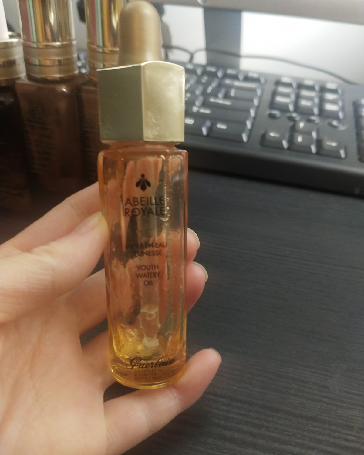 伊丽莎白雅顿的橘烧精华 我这个是老版的。新版的包装已升级，而