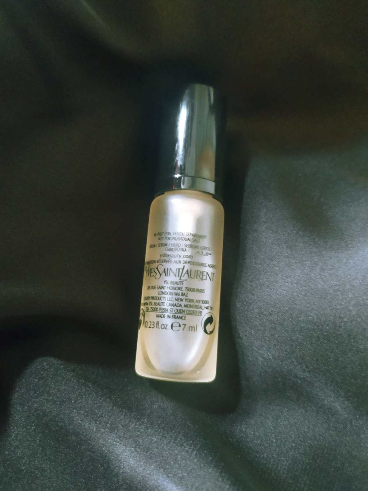 Ysl这瓶精华算是近年来它家出的新品精华吧，还好我只有一个小