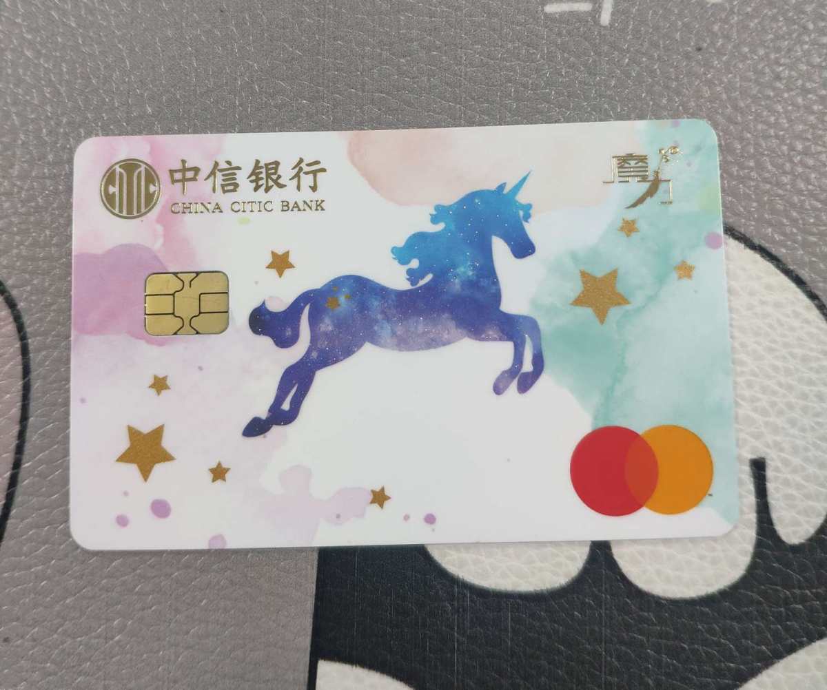 🍃普通散粉用后容易卡眼下细纹和法令纹，但是becca水散粉