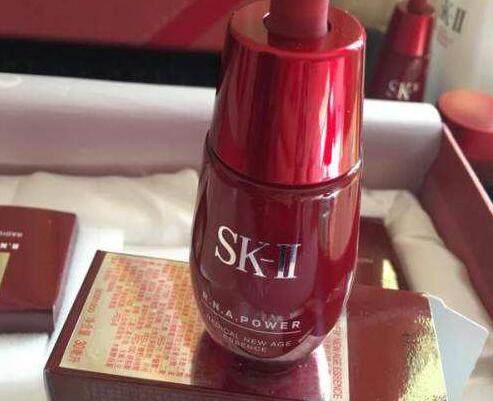 sk2红瓶系列大约是跟我无缘，我最初用大红瓶面霜，满怀期待的
