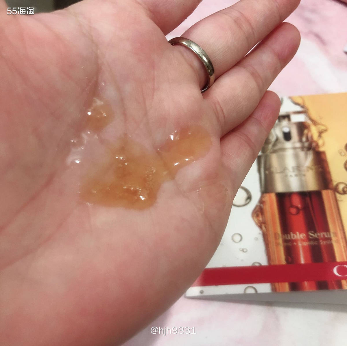 💞娇韵诗双萃精华是近两年比较火的一款精华，据说它是经过了3