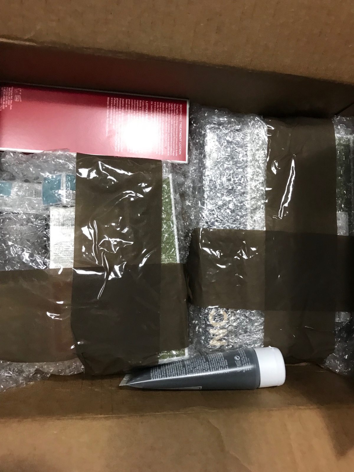 这批主要是菌菇水和修丽可套装 走的还是66转运，首饰护发类别